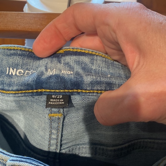 Mom Jeans - Picture 11 of 11